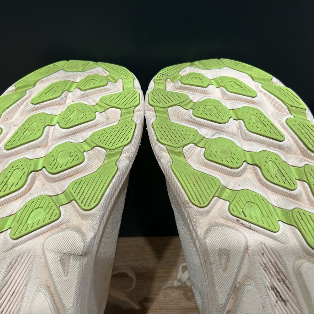 HOKA One One Clifton 9 women’s size 9 - Picture 10 of 11